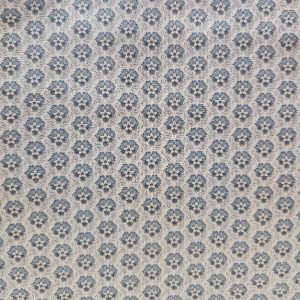 Tela fondo beige flores celestes
